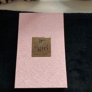 It girl Beauty book